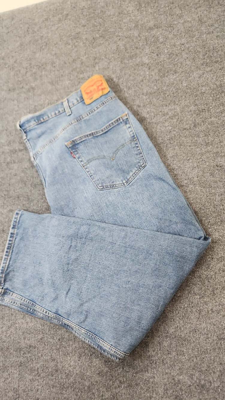 Levi's 550 Relaxed Fit Light Wash Jeans W48 L30